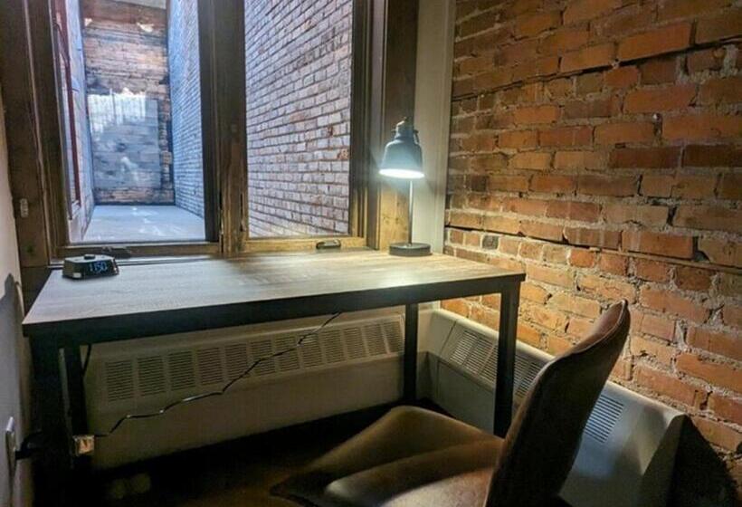 غرفة قياسية داخلية, Crosby Lofts