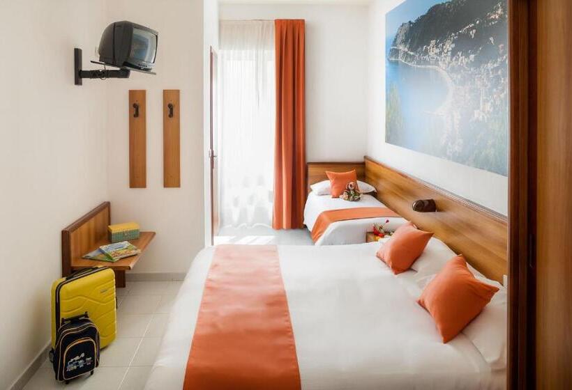 חדר סטנדרט לשלושה, Gilda