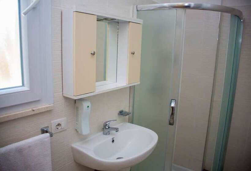 Triple Room Sea View, Royal