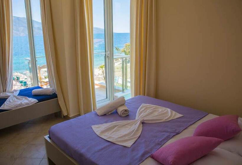 Triple Room Sea View, Royal