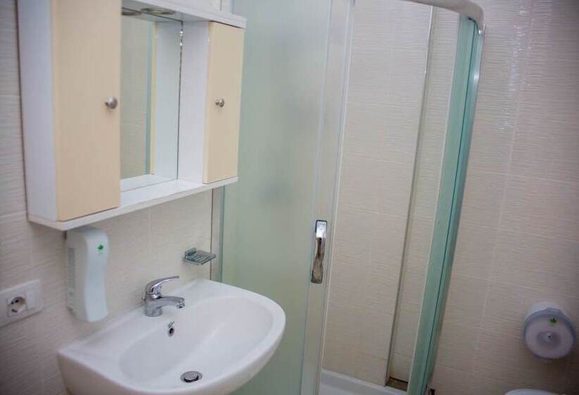 חדר סטנדרט לארבעה, נוף לים, Royal