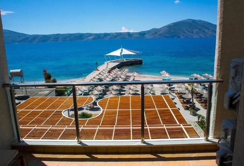 חדר סטנדרט לארבעה נוף לים, Royal