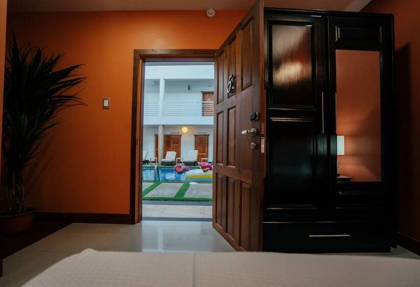 Deluxe Driepersoonskamer, Runway