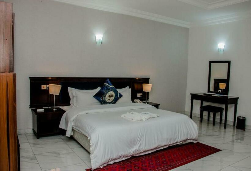 استودیو استاندارد با چشمانداز استخر, Signature By Royalty