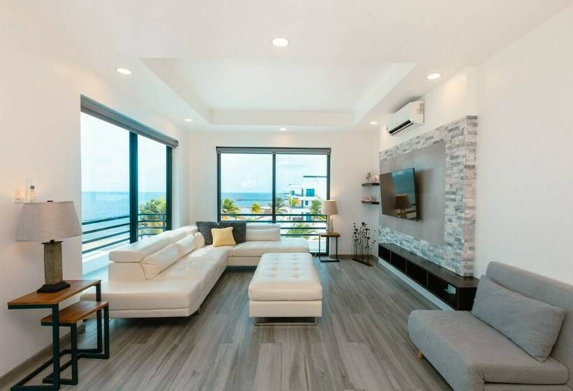 带两个卧室的顶楼公寓, Bluzen