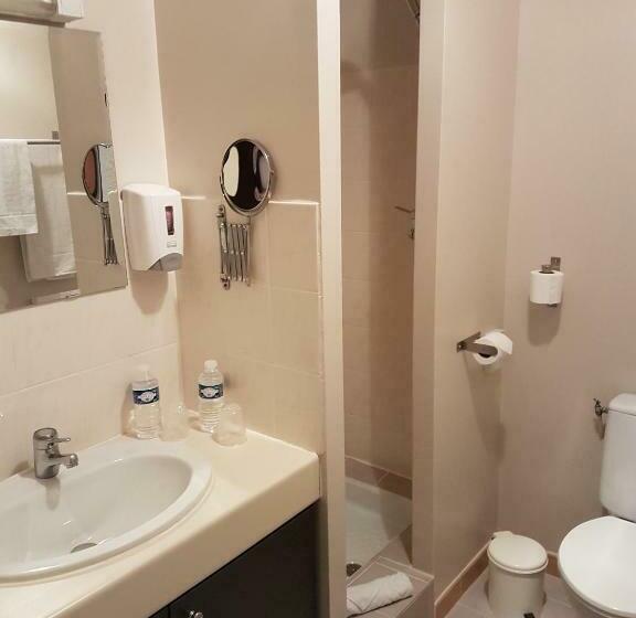 스탠다드 트리플 룸, Hôtel Les Gabarres