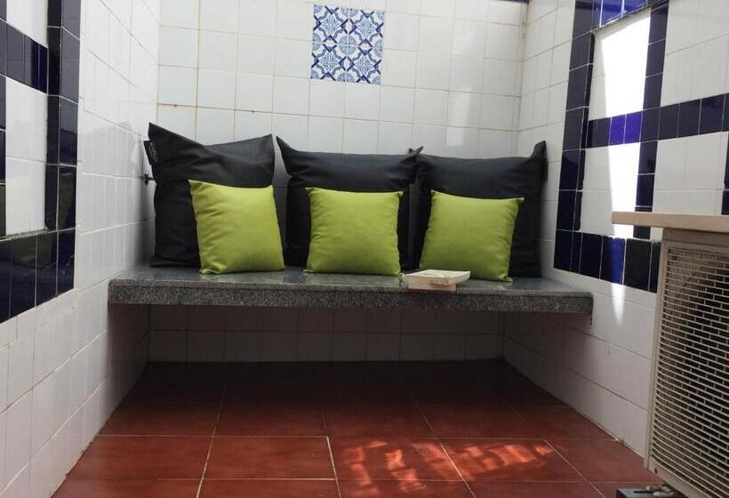 اتاق عادی, Anjo Azul