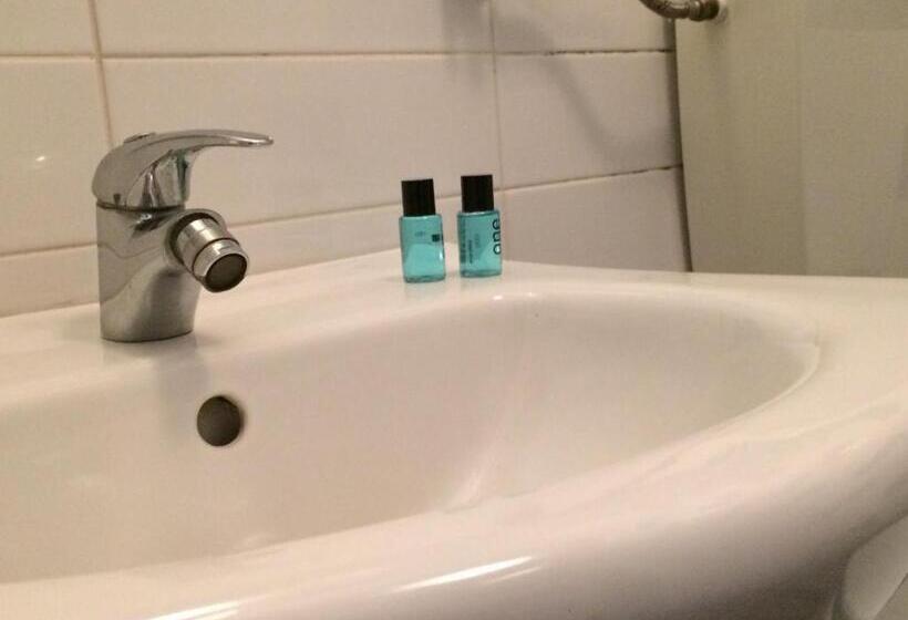 اتاق عادی, Anjo Azul