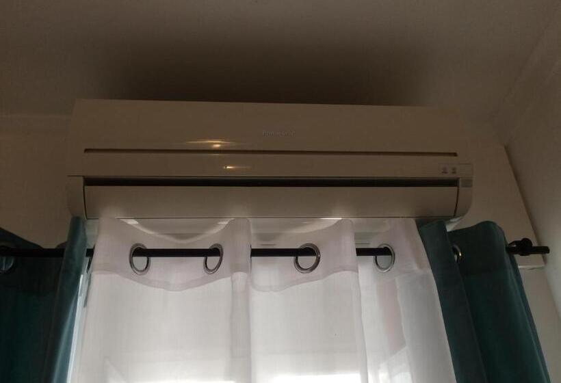 اتاق عادی, Anjo Azul