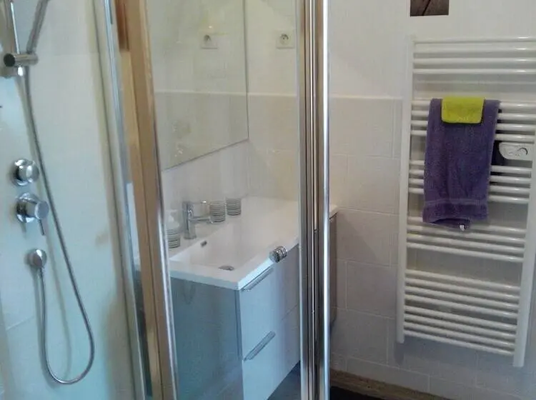 ダブルベッドのクラシックルーム, Chambres D Hôtes    Le Clos De Gémozac
