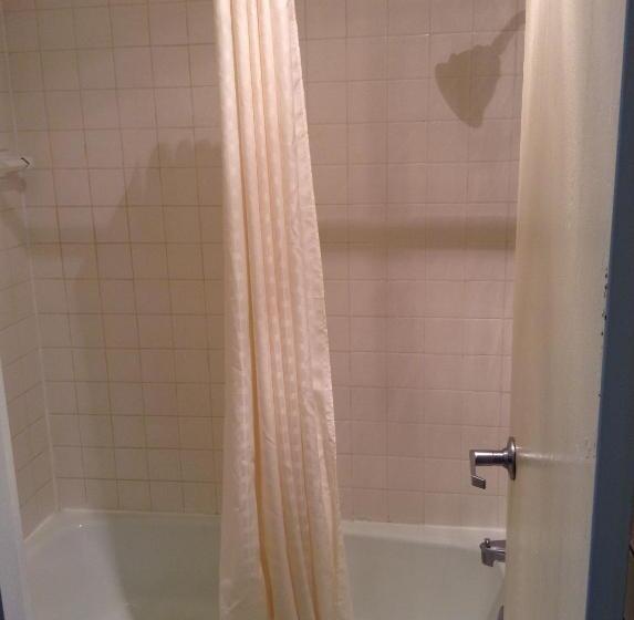 غرفه قياسيه سريرين مزدوجين, Knights Inn Peru