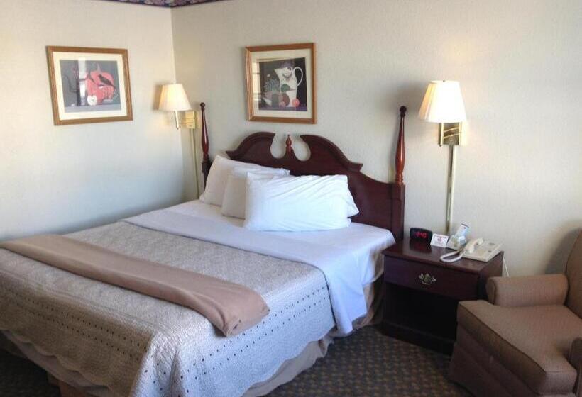 غرفة قياسية سرير كينج, Knights Inn Peru