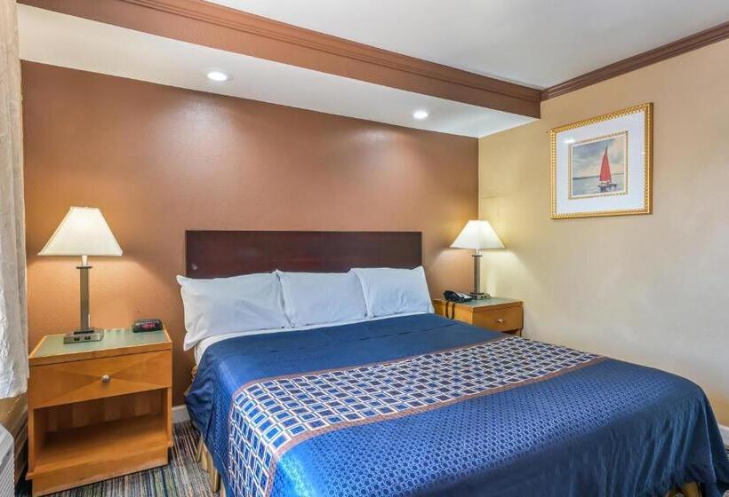 キングサイズベッドのデラックスルーム, Knights Inn Trevose