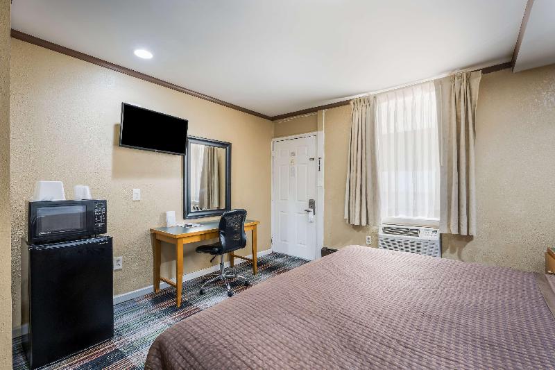 身障者適用キングサイズベッドルーム, Knights Inn Trevose