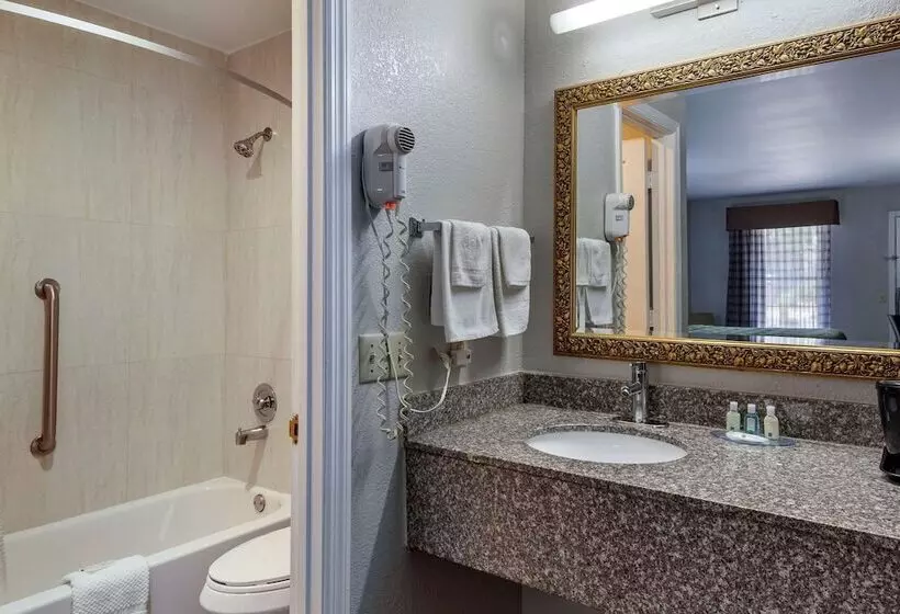 ２ダブルベッドのスタンダードルーム, Quality Inn Covington