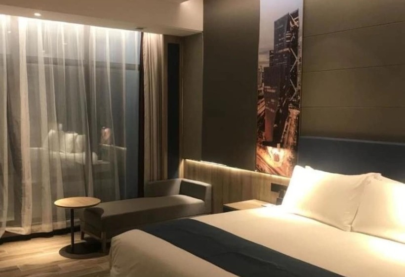 חדר סטנדרט, Naive S