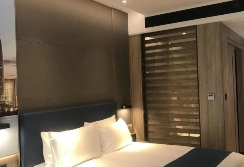 חדר סטנדרט, Naive S