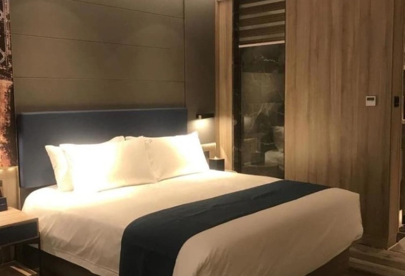 חדר סטנדרט, Naive S