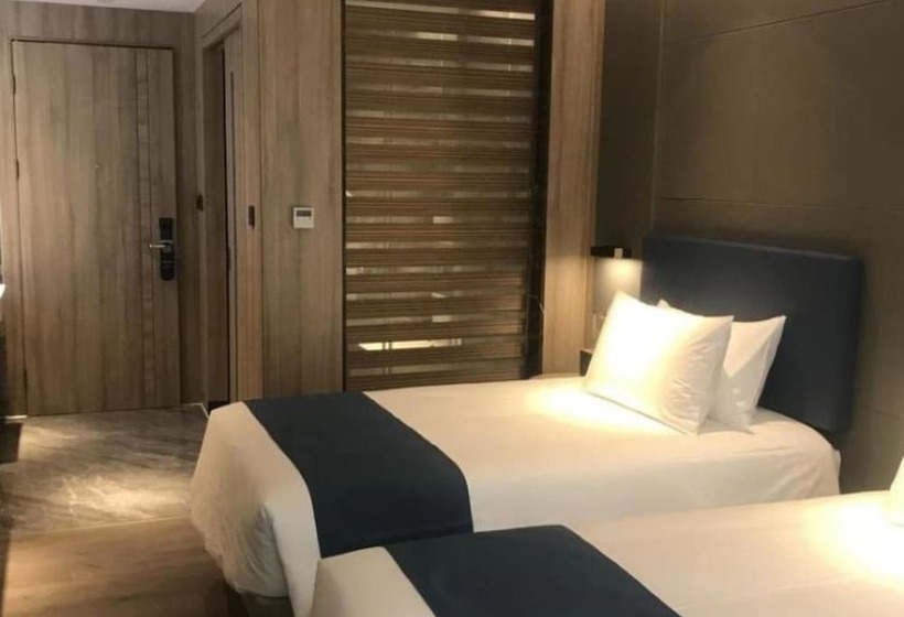 חדר סטנדרט, Naive S