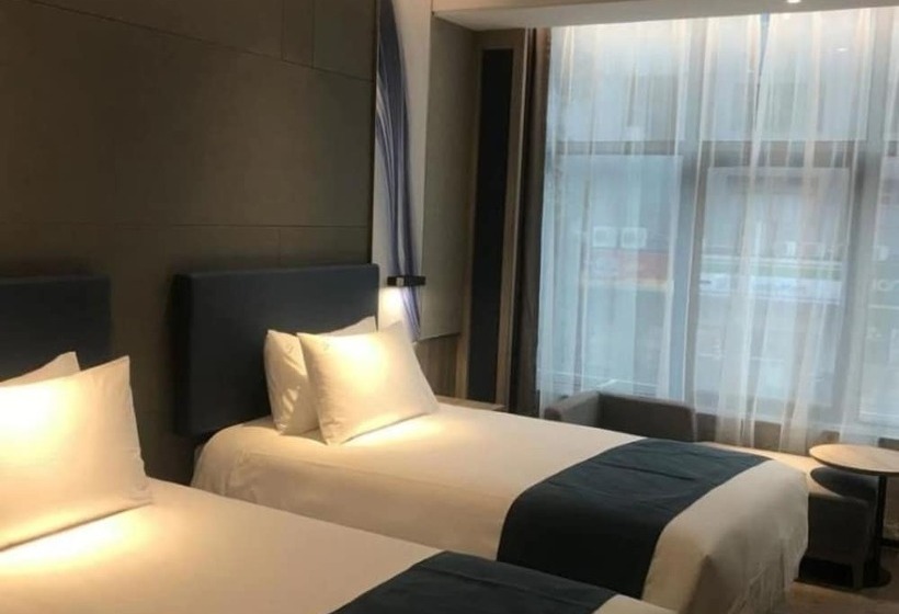 חדר סטנדרט, Naive S