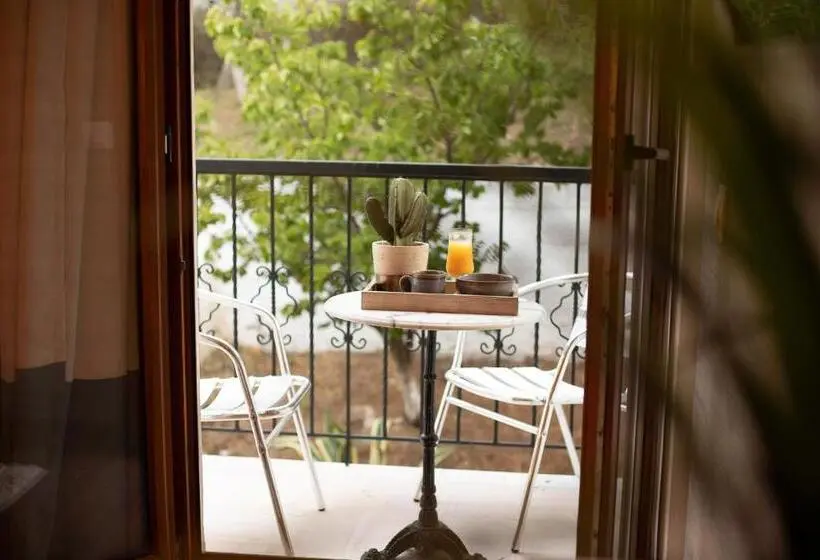 Comfort room with garden view