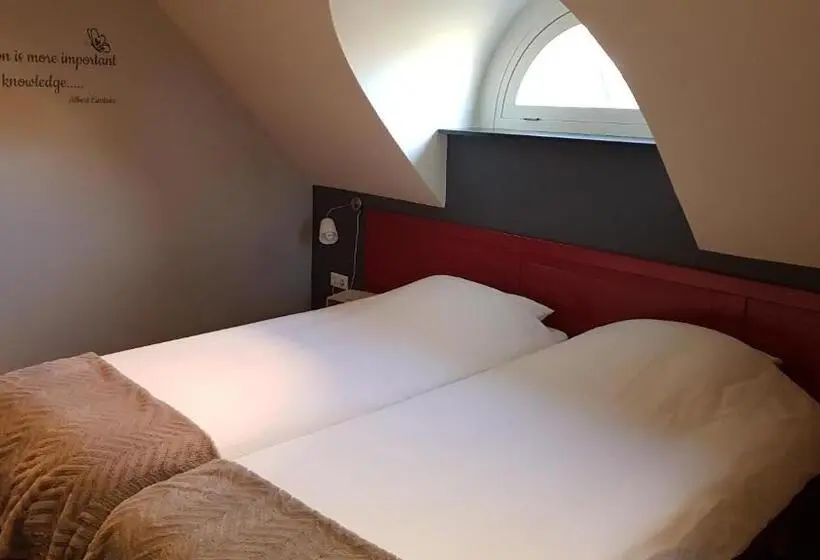 Deluxe-huone, Hart Van Bourdonck
