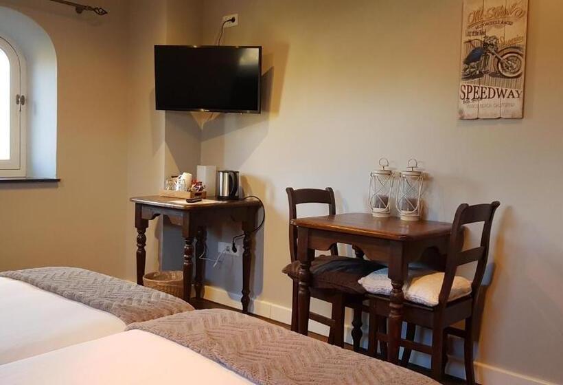 اتاق لوکس, Hart Van Bourdonck