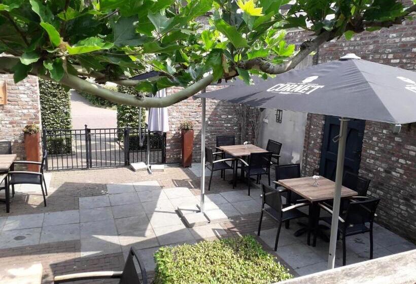 اتاق لوکس سه تخته, Hart Van Bourdonck