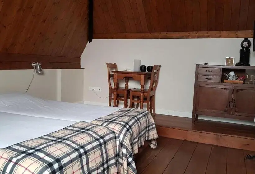 Deluxe Kolmen Hengen Huone, Hart Van Bourdonck