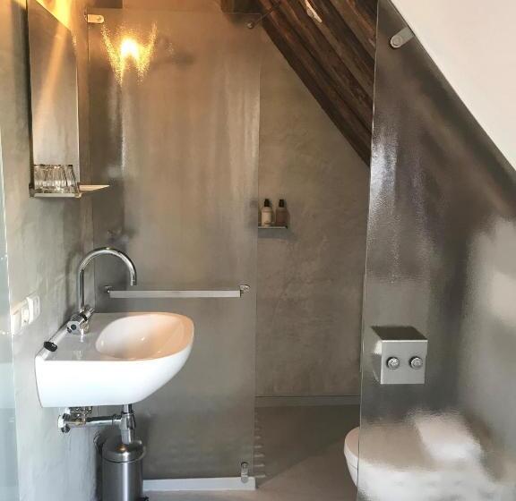 Номер Deluxe, Omke Jan