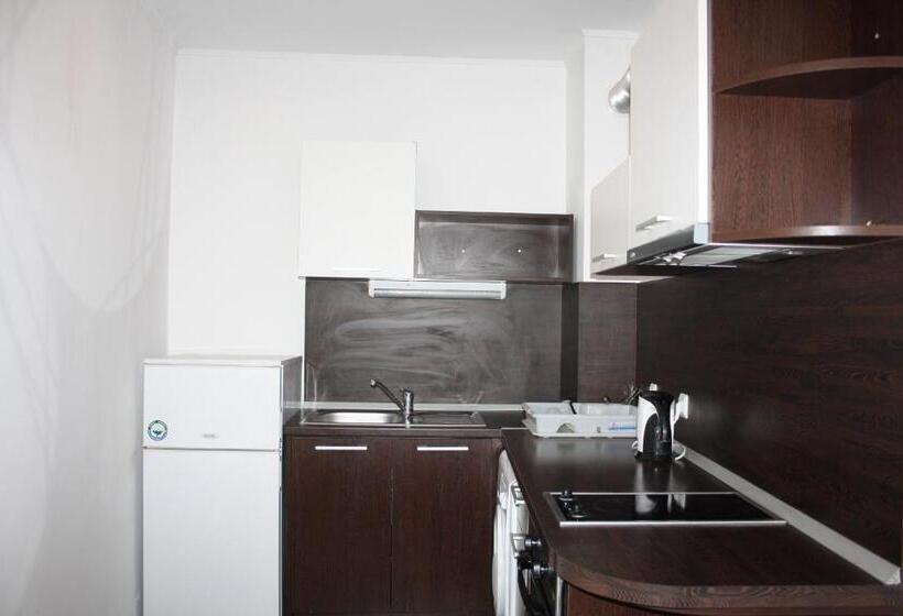 استودیوی استاندارد, Yassen Holiday Village
