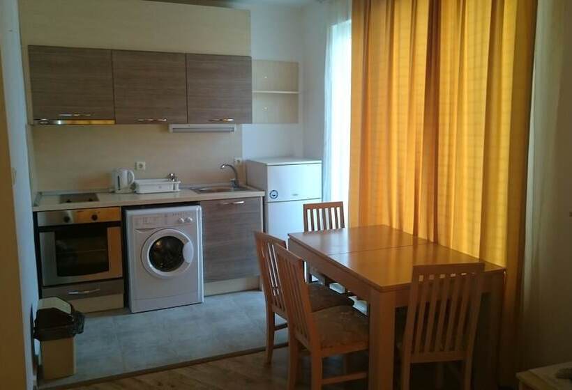 استودیوی استاندارد, Yassen Holiday Village