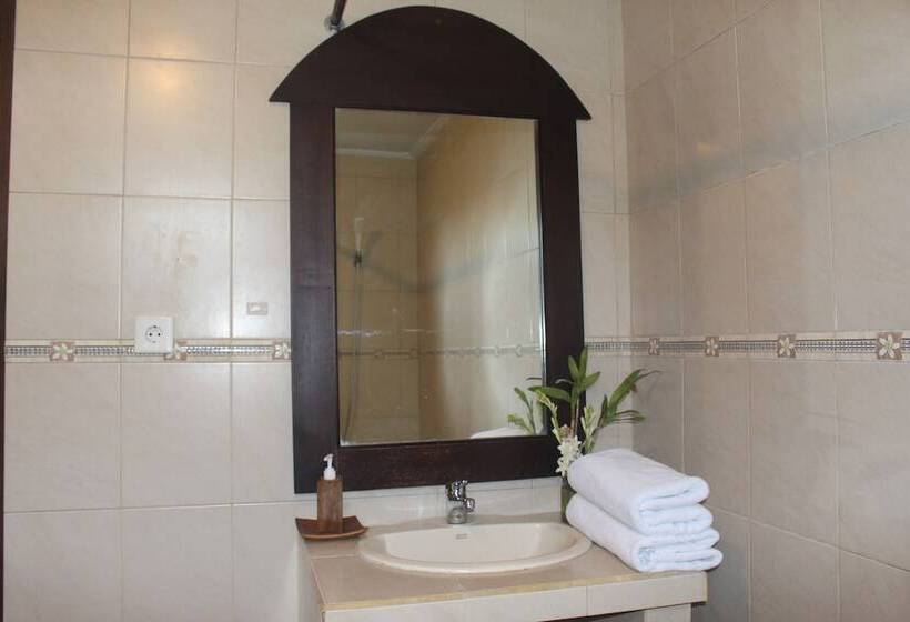 Pokój Deluxe, Curve House Umalas