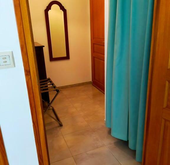 适合残疾人使用的标准间, Petit Châtelet Bis