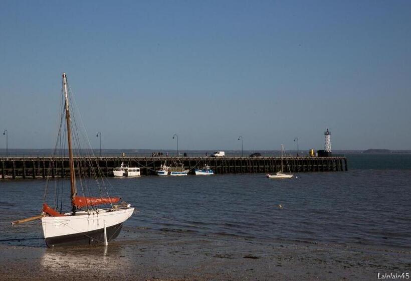 适合残疾人使用的标准间, Petit Châtelet Bis