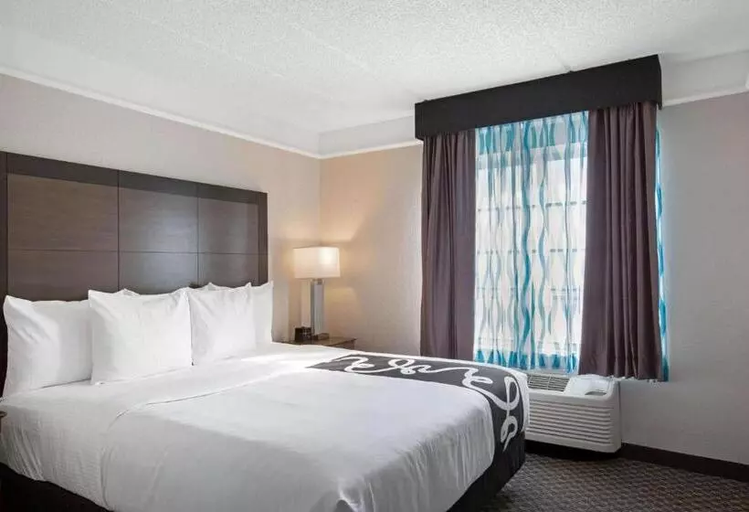 キングサイズベッドのスイートルーム, La Quinta By Wyndham Miami Airport West