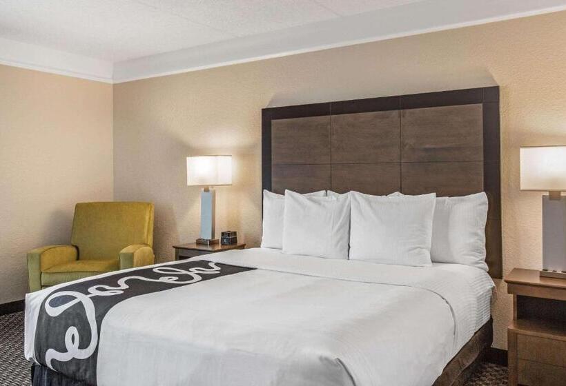 适合残疾人士使用的带超级大床的标准间, La Quinta By Wyndham Miami Airport West