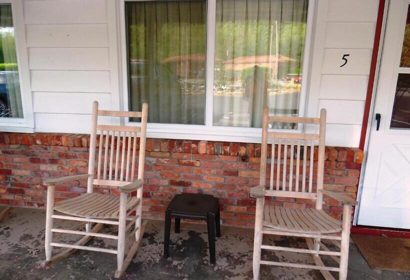 Номер Стандарт Трехместный, Laurel Park Inn