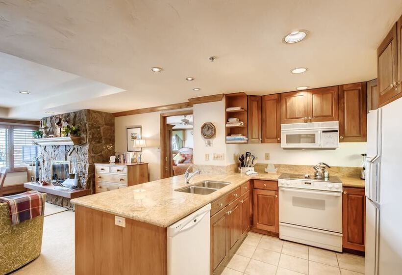 דירת שני חדרים, Lodge Tower