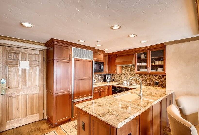 דירת שני חדרים, Lodge Tower