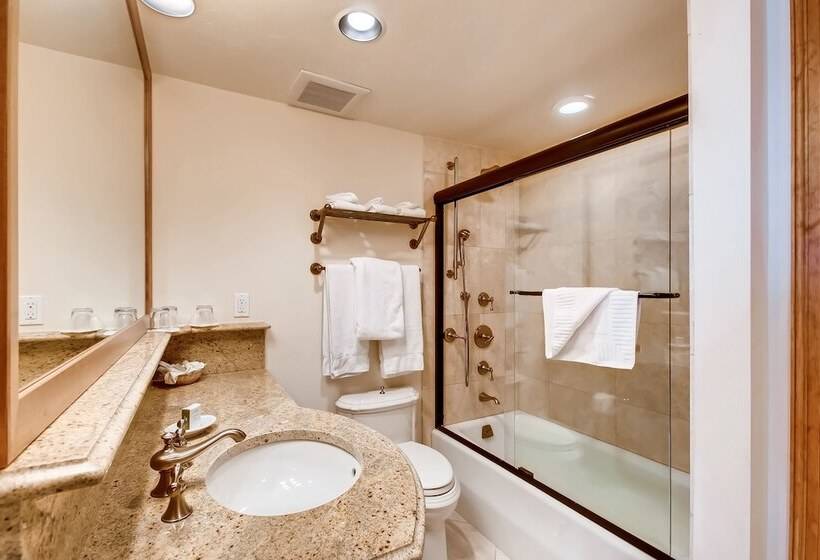 דירת שני חדרים, Lodge Tower