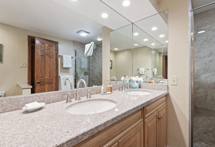 דירת חדר, Lodge Tower