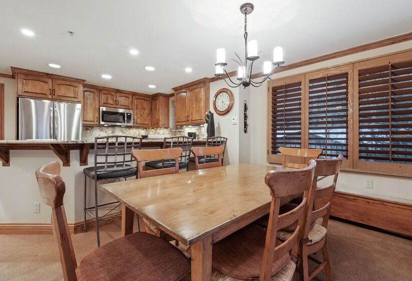 דירת חדר, Lodge Tower