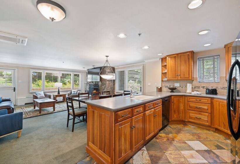 דירת שני חדרים, Lodge Tower