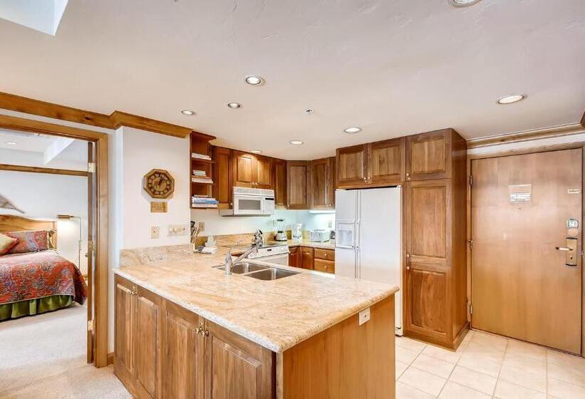 דירת חדר, Lodge Tower