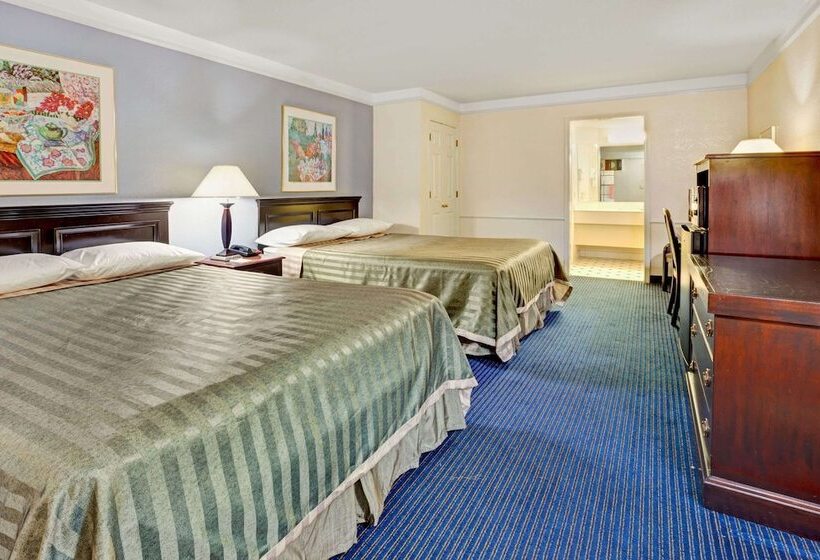 带2个双人床的标准工作室, Travelodge By Wyndham North Richland Hills/dallas/ft Worth