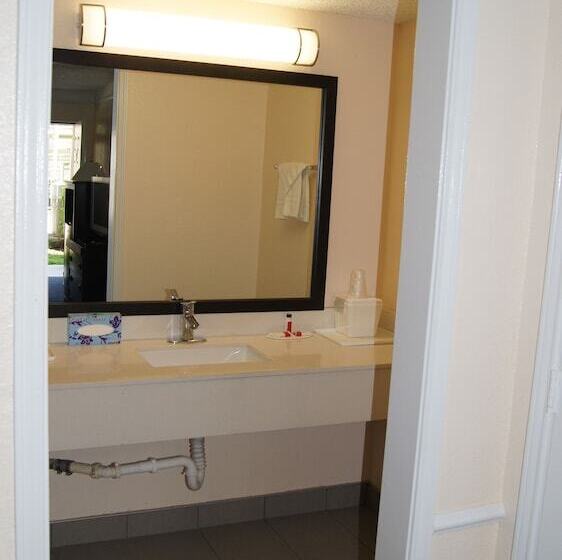 带2个双人床的标准工作室, Travelodge By Wyndham North Richland Hills/dallas/ft Worth