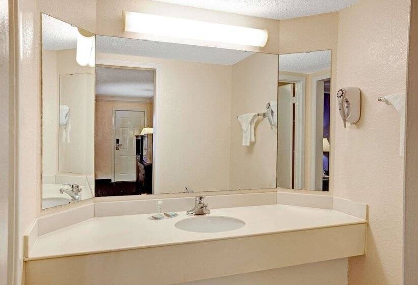 Номер Стандарт 2 Двуспальные Кровати, Travelodge By Wyndham North Richland Hills/dallas/ft Worth