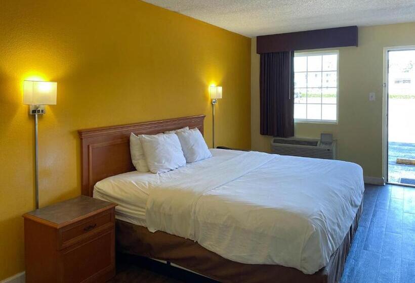 장애인을 위한 킹사이즈 침대 스탠다드 룸, Motel 6 Huntsville Al University Dr