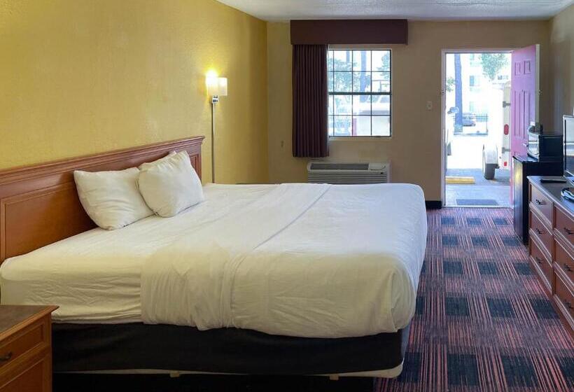 장애인을 위한 킹사이즈 침대 스탠다드 룸, Motel 6 Huntsville Al University Dr